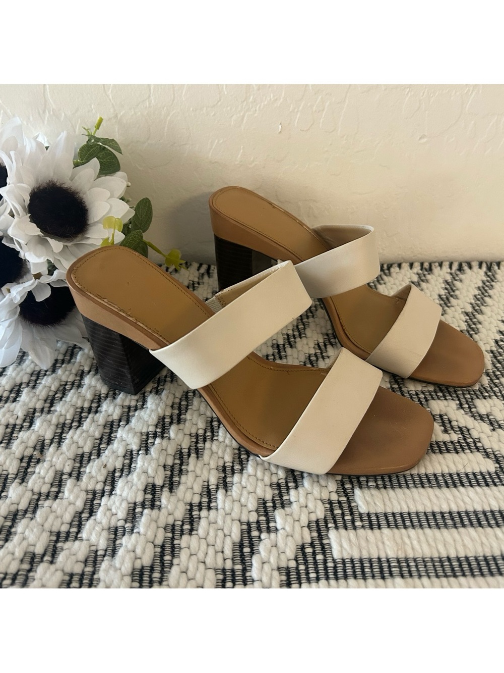 Michael Kors MK Creme & Brown Leather Banded Slides Size 8.5 Block Heel